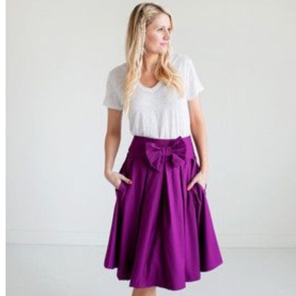 Mindy Mae’s Ampersand Avenue Bow midi skirt EUC M